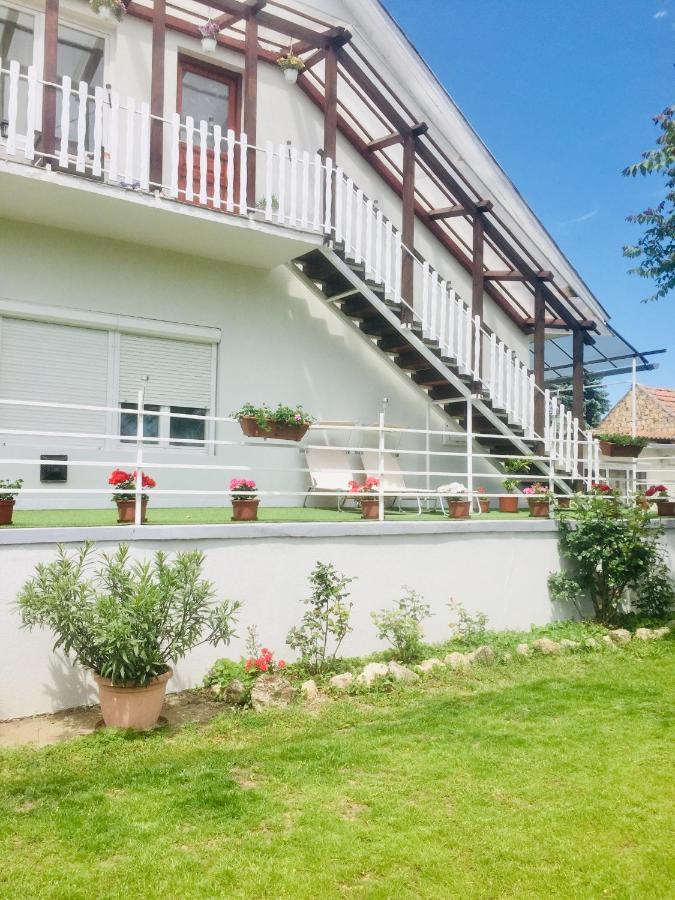 Lelle -Kert Apartman 03 بالاتوليلّي المظهر الخارجي الصورة