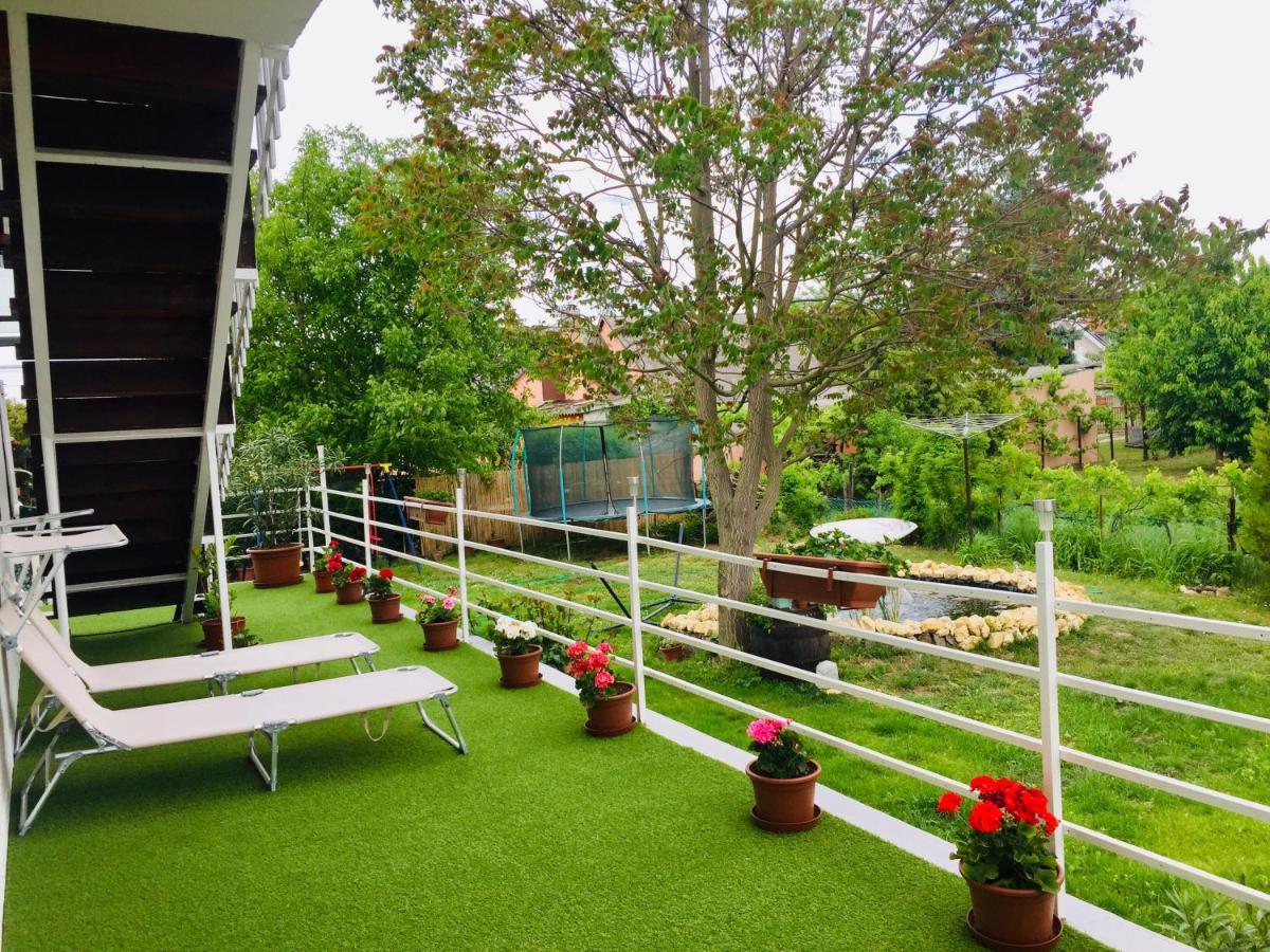 Lelle -Kert Apartman 03 بالاتوليلّي المظهر الخارجي الصورة